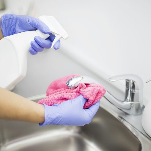 Cleaning lady cleans cleaning tap